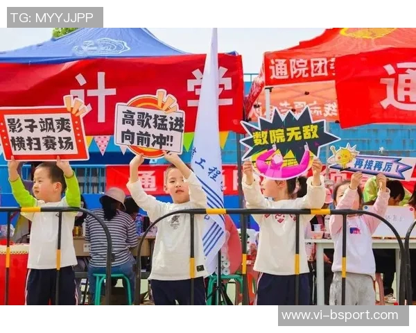 天津松江足球场毕业典礼盛况回顾学子们的青春与梦想交汇在绿茵场上